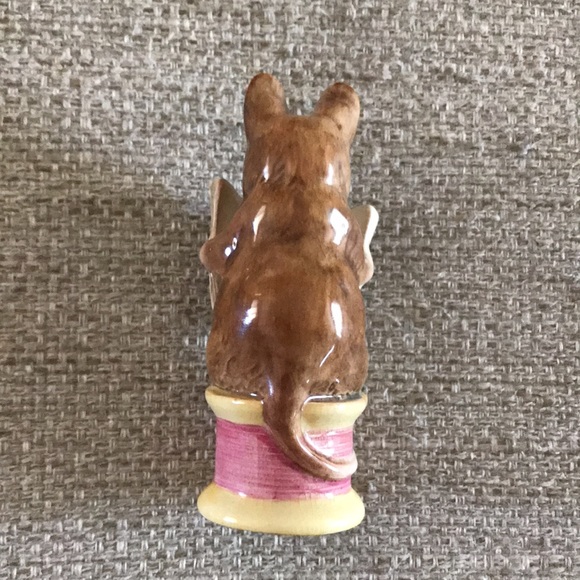 Beatrix Potter’s The Tailor of Gloucester Mouse Figurine by Beswick, 1949 - Picture 4 of 6
